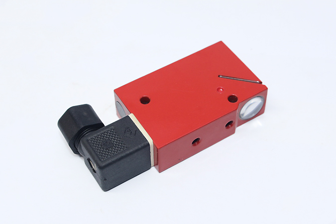 LEUZE RK 18/4 GS RETRO-REFLECTIVE PHOTOELECTRIC SENSOR 50015345
