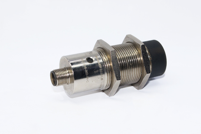Manufacturer: BALLUFF Type: Inductive standard sensors Model: BES 516-362-S4-C Part No: BES01JE Installation: non-flush Range: 15 mm Switching output: PNP normally open (NO) Operating voltage Ub: 10…30 VDC Connection: Connector, M12x1-Male, 4-pin Switching frequency: 100 Hz Dimension: Ø 30 x 83 mm Style Housing: M30x1.5