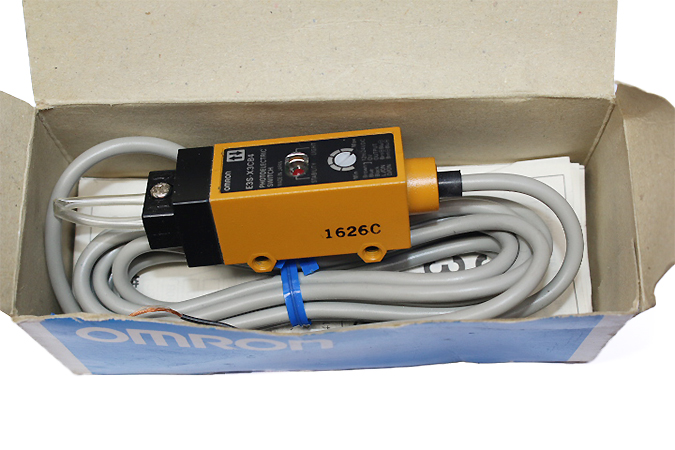 OMRON E3S-X3CB4 Photoelectric Sensor