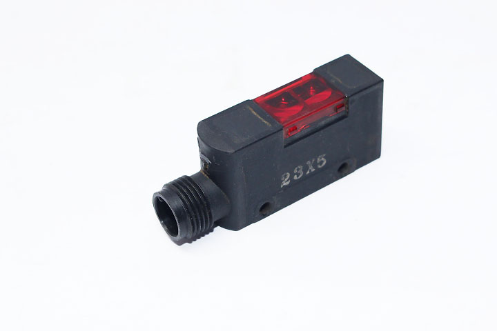 OMRON E3S-AD87 Photoelectric Sensor