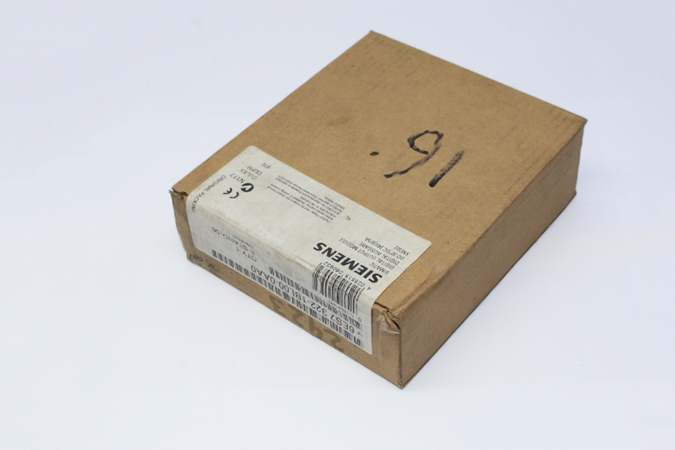 SIEMENS 6ES7 322-1BL00-0AA0 DIGITAL OUTPUT MODULE