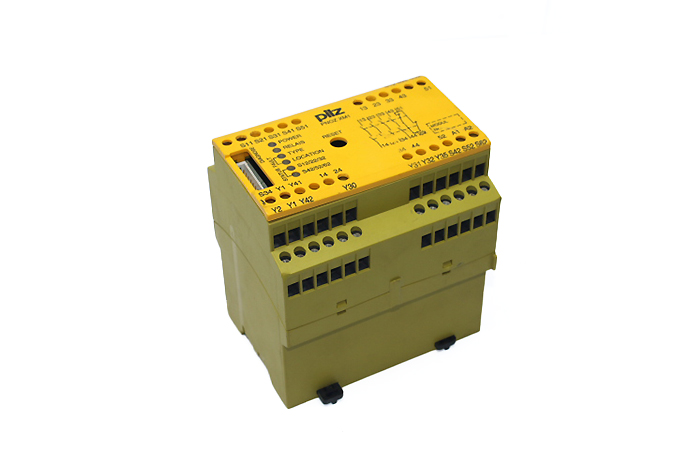 Pilz PNOZ XM1 24 VDC 4 n/o 1 n/c 2 so SAFETY RELAY 774600