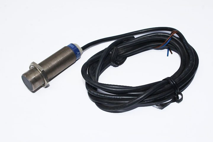 TELEMECANIQUE XS618B1MAL2 Inductive proximity sensor