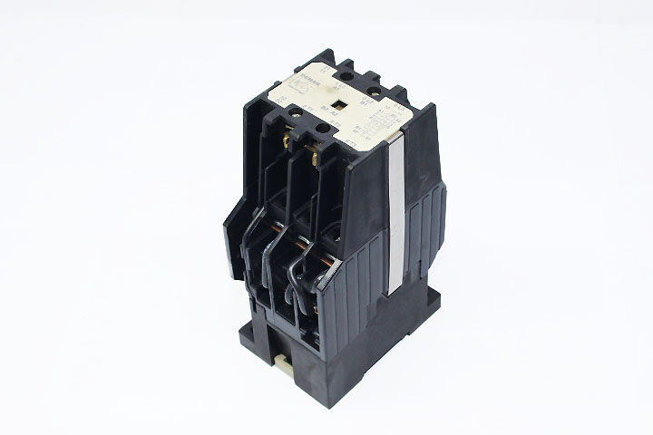 DEMAG DSW3TF8633 COIL REVERSING CONTACTOR (220-230V)
