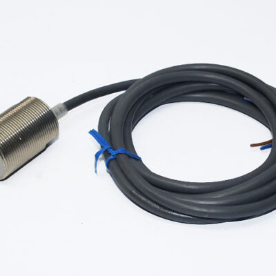 OMRON E2E-X10Y1 Proximity Sensor