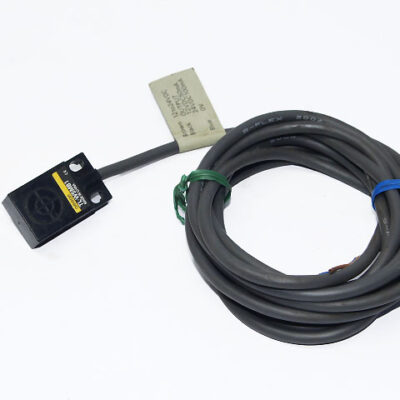 OMRON TL-W5MB1 INDUCTIVE PROXIMITY SENSOR