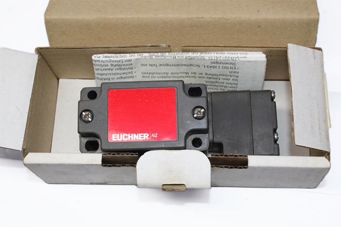 EUCHNER NZ1VZ-2131E-M SAFETY SWITCH 082123