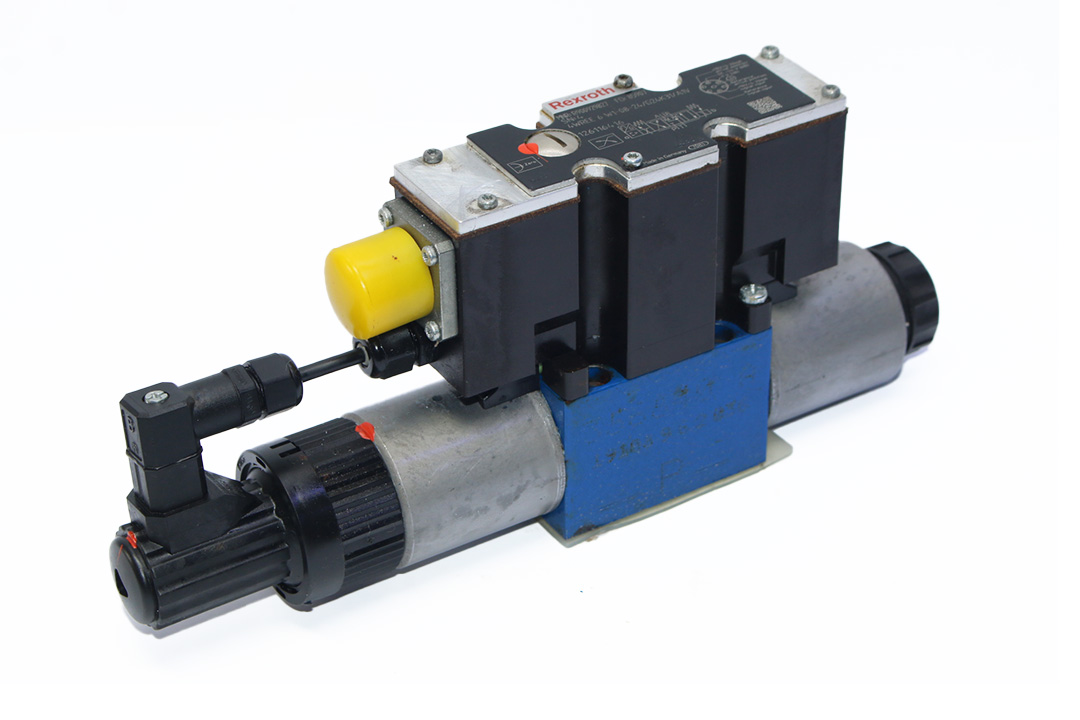 REXROTH R900929827 PROPORTIONAL DIRECTIONAL VALVE 4WREE 6 W1-08-24/G24K31/A1V