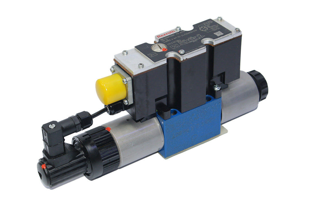 REXROTH R900913359 PROPORTIONAL DIRECTIONAL VALVE 4WREE 6 W1-32-24/G24K31/A1V