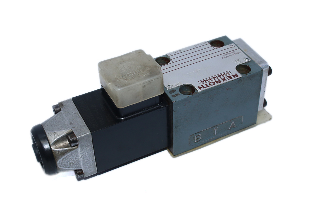 REXROTH 4WE 6 EB52/AW220-50NZ5L DIRECTIONAL CONTROL VALVE