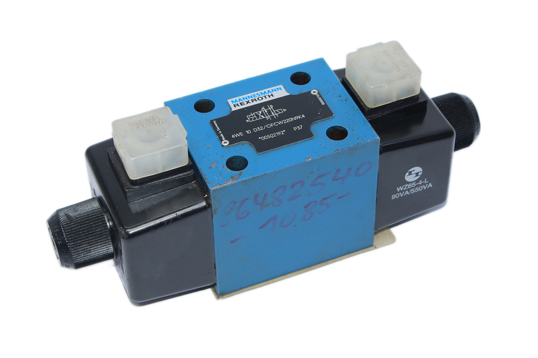 REXROTH R900502192 DIRECTIONAL CONTROL VALVE 4WE 10 D32/OFCW220N9K4