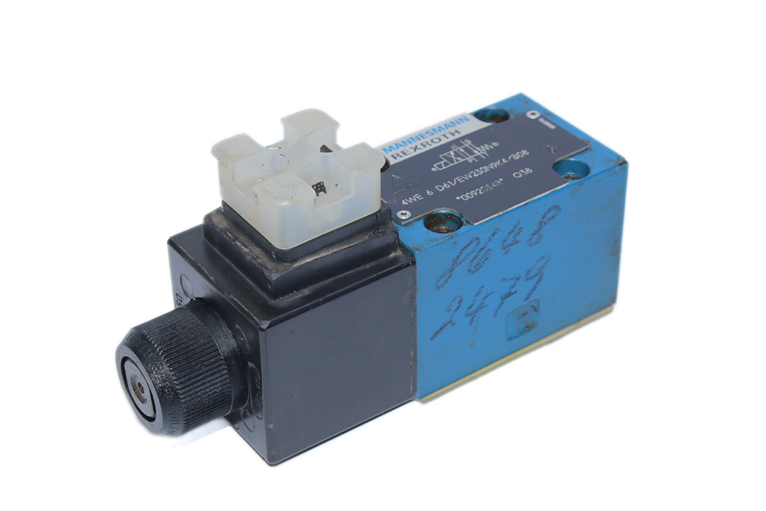 REXROTH R900920548 DIRECTIONAL CONTROL VALVE 4WE 6 D61/EW230N9K4/B08