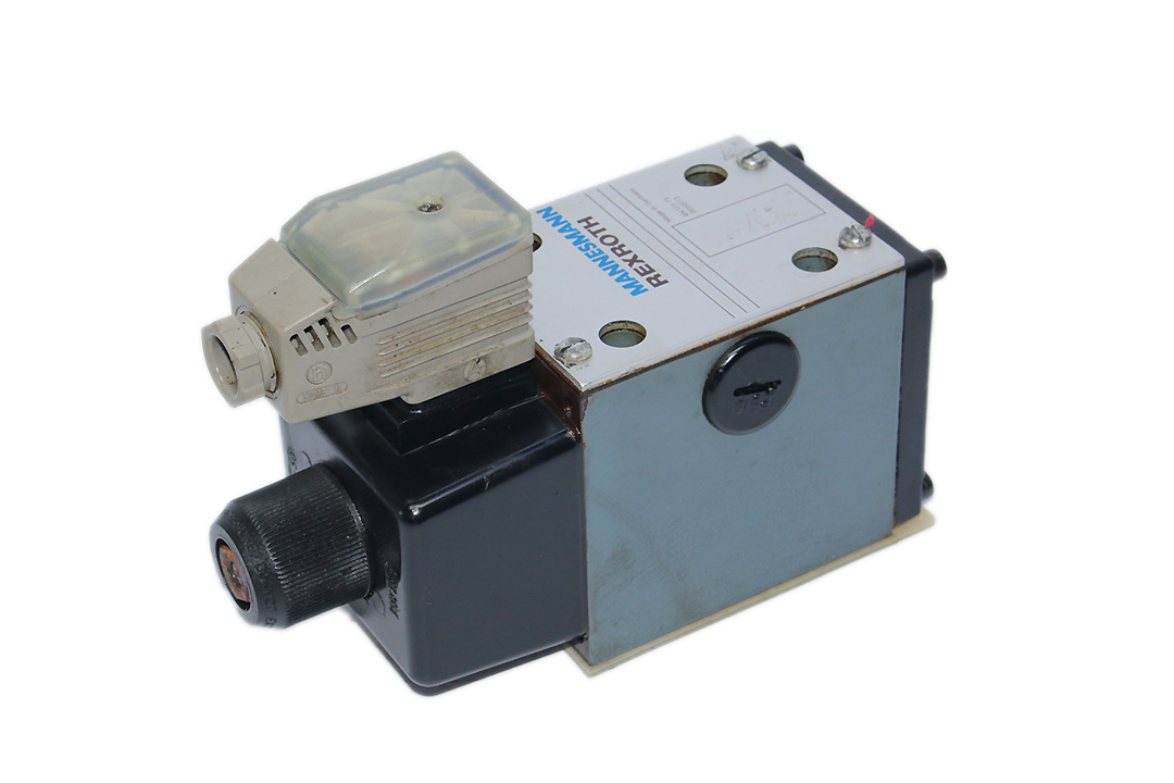 REXROTH 4WE 10 EA31/CW220N9Z5L DIRECTIONAL CONTROL VALVE