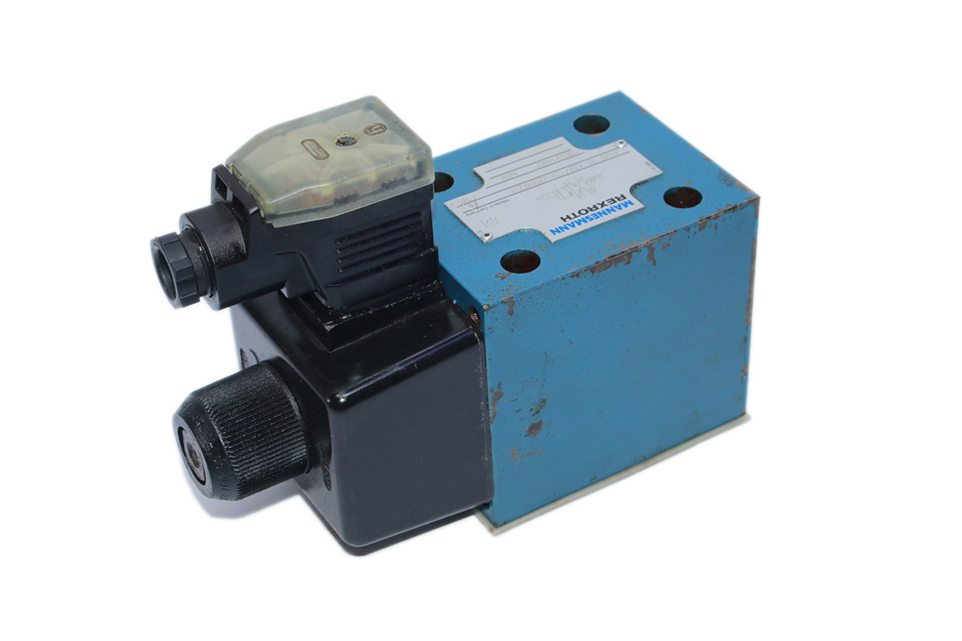 REXROTH R900591400 DIRECTIONAL CONTROL VALVE 4WE 10 Y32/CW220N9Z5L