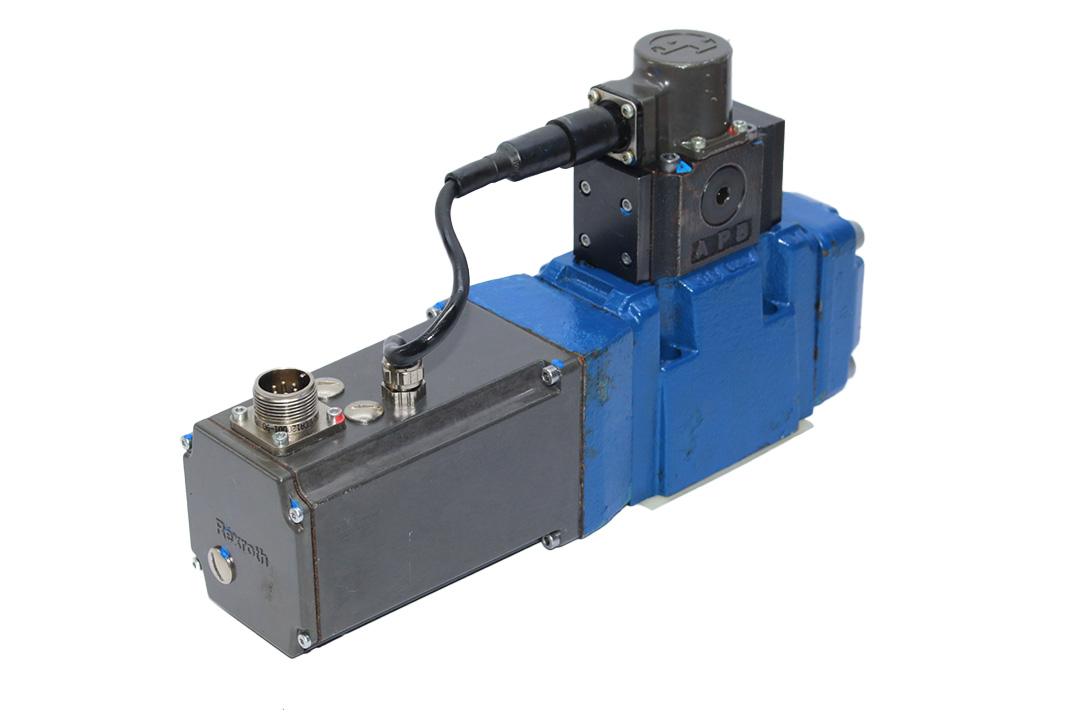 REXROTH R900874606 -22/4WRDE 10-52/V PILOT VALVE R900971441 4WRDE 10 V50L-52/6L24K9/M-280