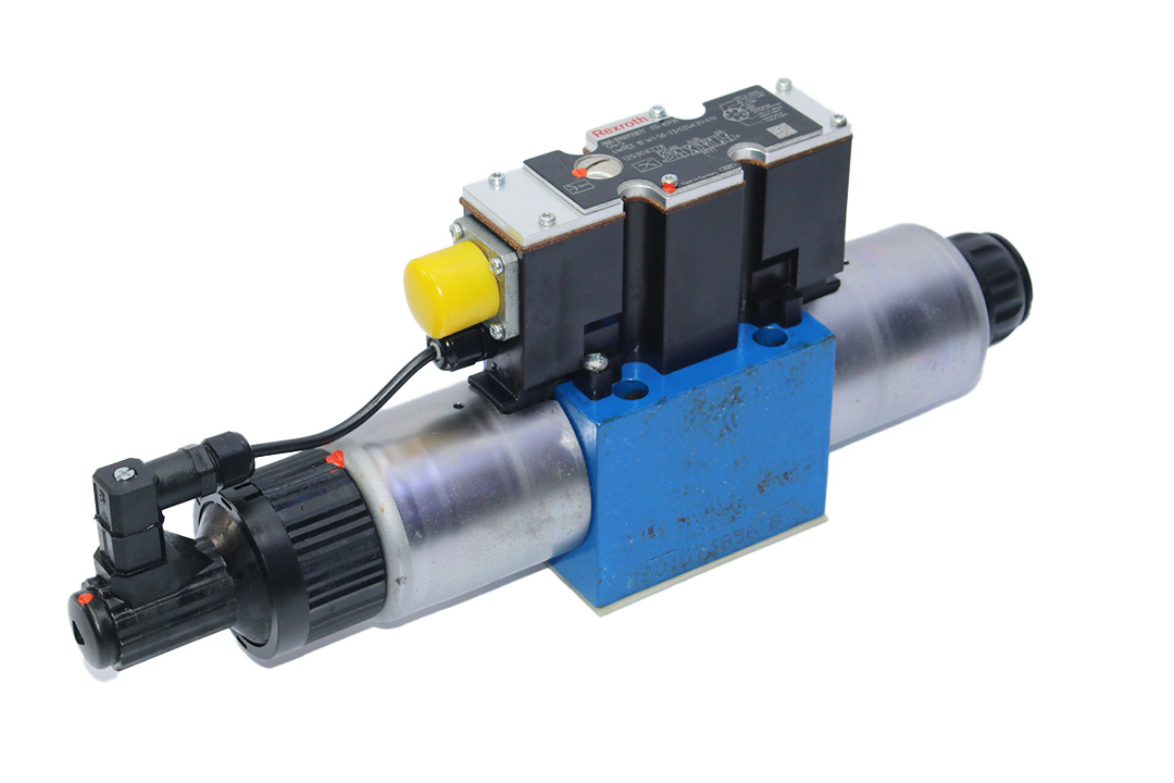 REXROTH R900933077 PROPORTIONAL DIRECTIONAL VALVE 4WREE 10 W1-50-23/G24K31/A1V