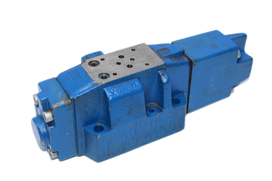 REXROTH R900555558 PILOT OPERATED PROPORTIONAL DIRECTIONAL CONTROL VALVE 4WRZ16E150-60/6AG24NETK4/M