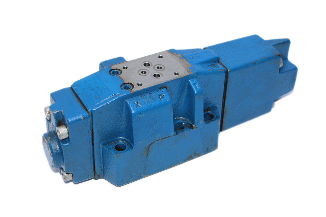 REXROTH R900723185 OPERATED PROPORTIONAL DIRECTIONAL CONTROL VALVE 4WRZ 16 E1-150-60/6AG24NTK4/D3M-80