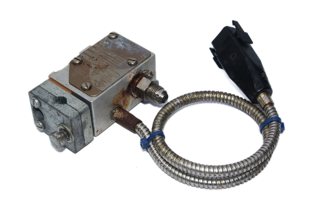NORDSON SOLIDBLUE STD 01 A CA T HOT GLUE DESPENSER MODULE 8503686A