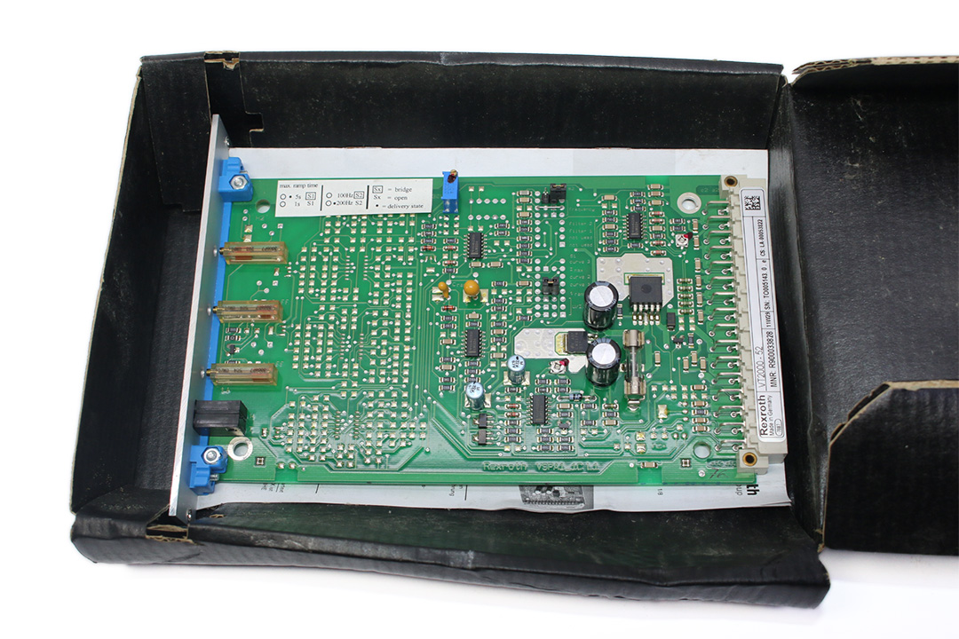 REXROTH R900033828 VALVE AMPLIFIER VT2000-52