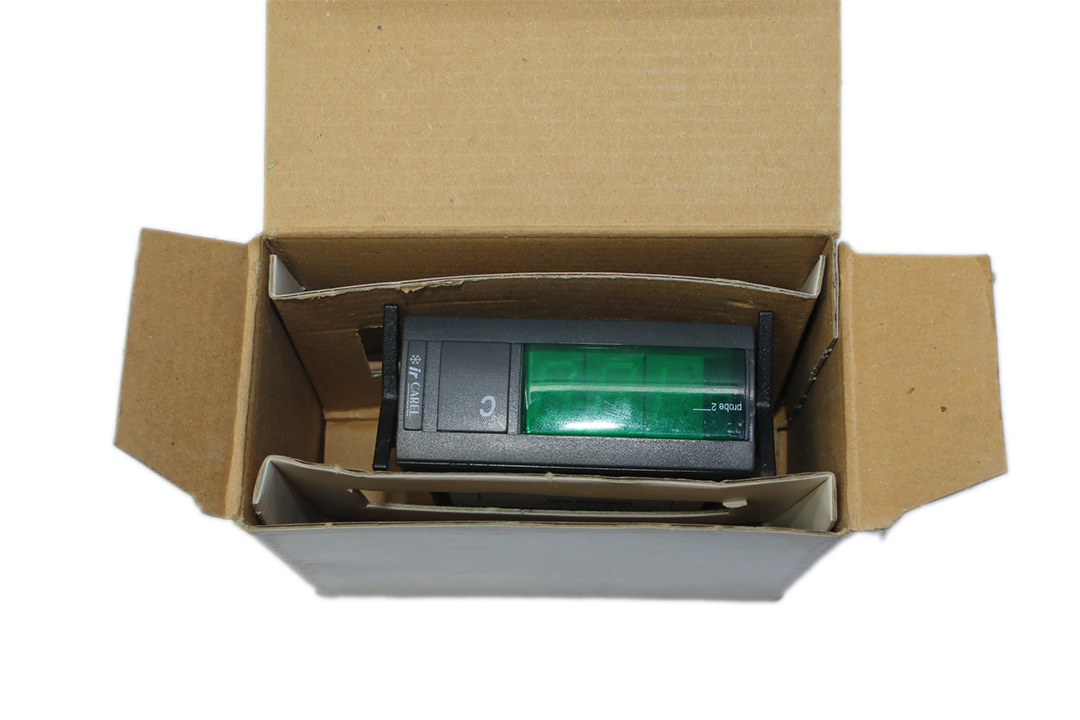 CAREL IR32M0L000 TEMPERATURE CONTROLLER