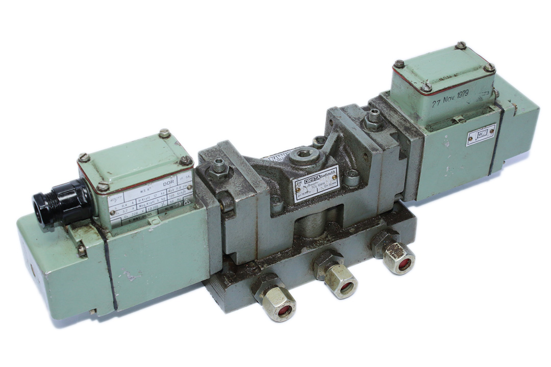 ORSTA TGL 10919 DIRECTIONAL CONTROL VALVE