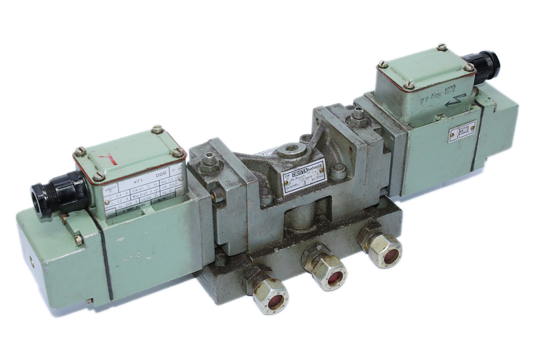 ORSTA TGL 10919 DIRECTIONAL CONTROL VALVE