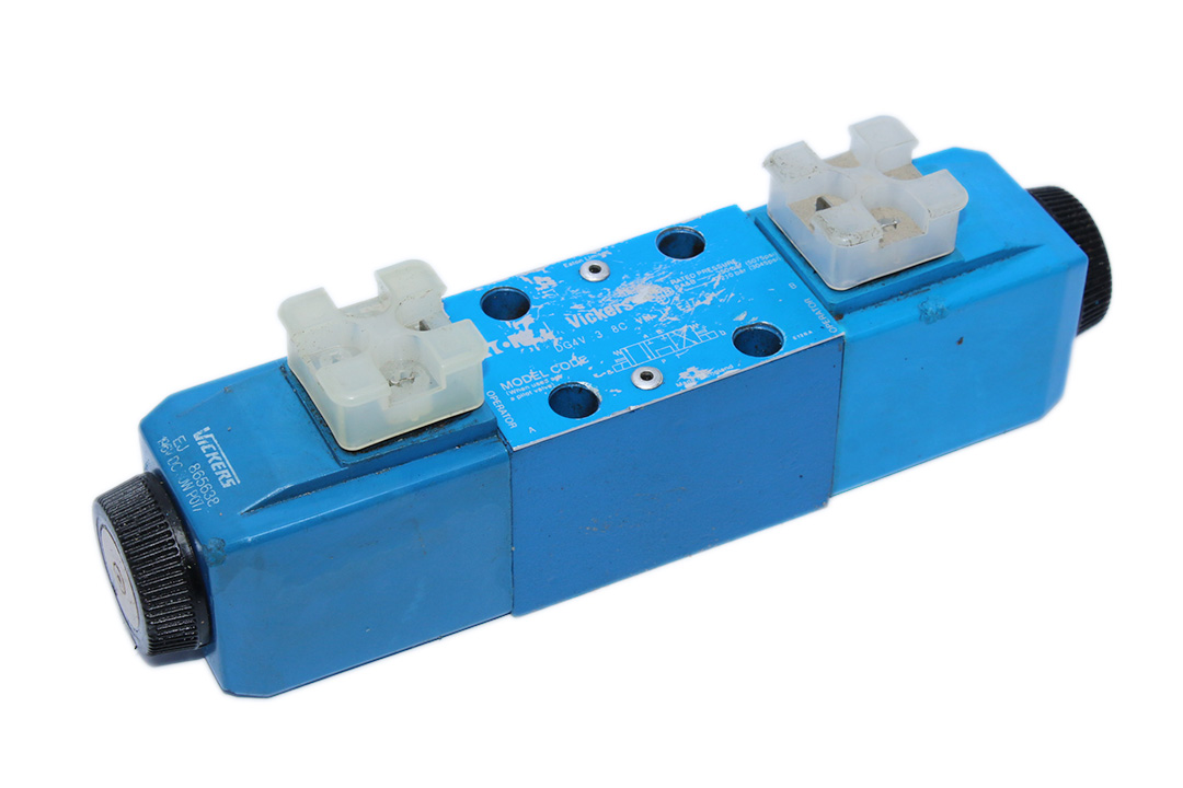 EATON/VICKERS DG4V 3 8C VM U EJ7 61 DIRECTIONAL CONTROL VALVE