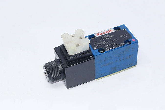 REXROTH 4WE 6 D62/EW24N9K4 DIRECTIONAL CONTROL VALVE R900919136