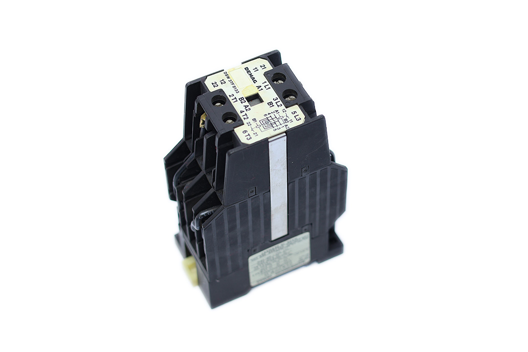 DEMAG DSW3TF8133 REVERSING CONTACTOR 875 350 44
