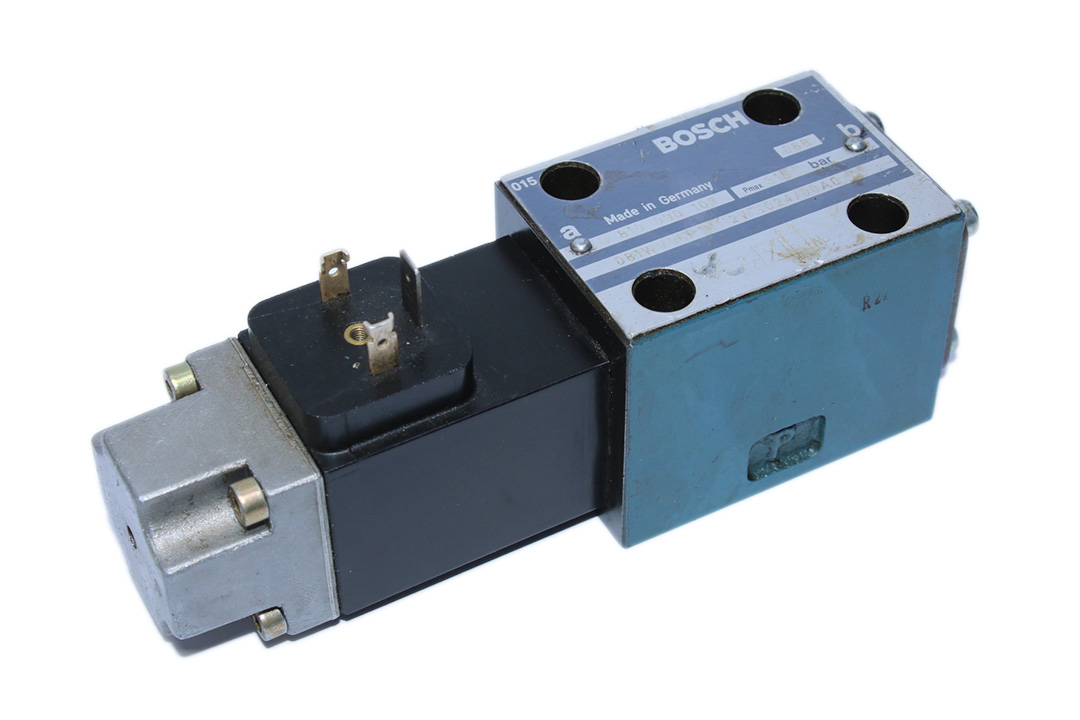BOSCH 0 810 090 106 DIRECTIONAL CONTROL VALVE 081WV06P1N112WS024/00A0