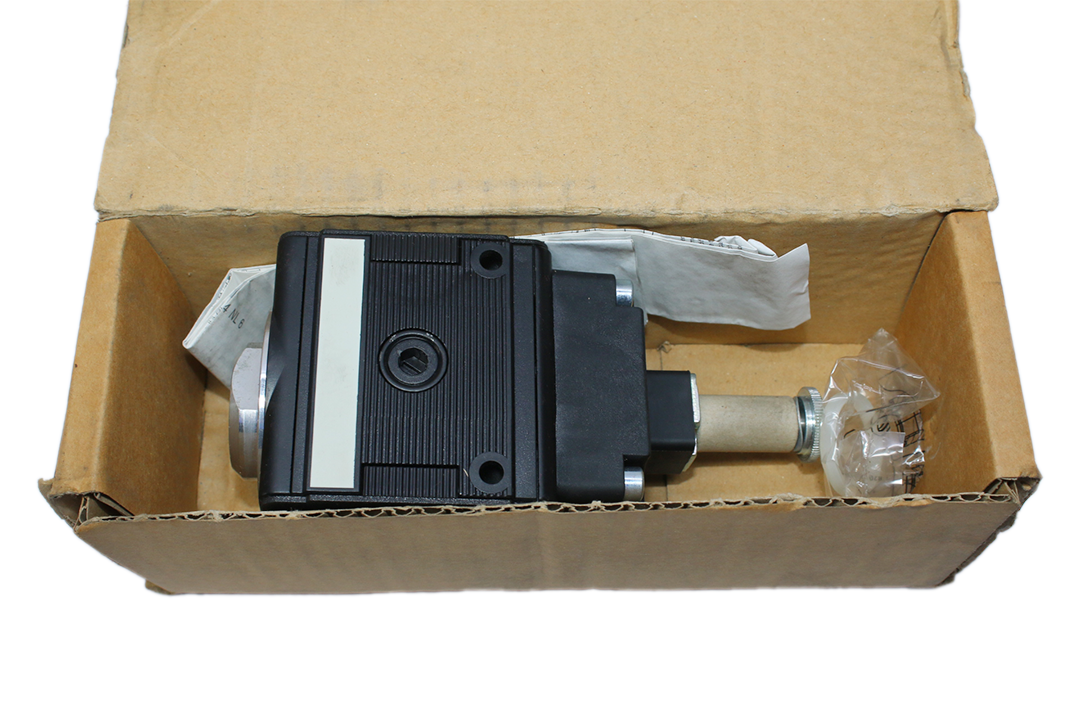 REXROTH 0821300934 PRESSURE REGULATOR