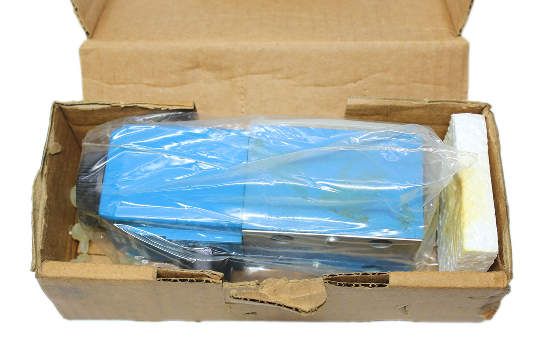 VICKERS DG4V 3 0B M U H7 60 SOLENOID OPERATED DIRECTIONAL VALVE