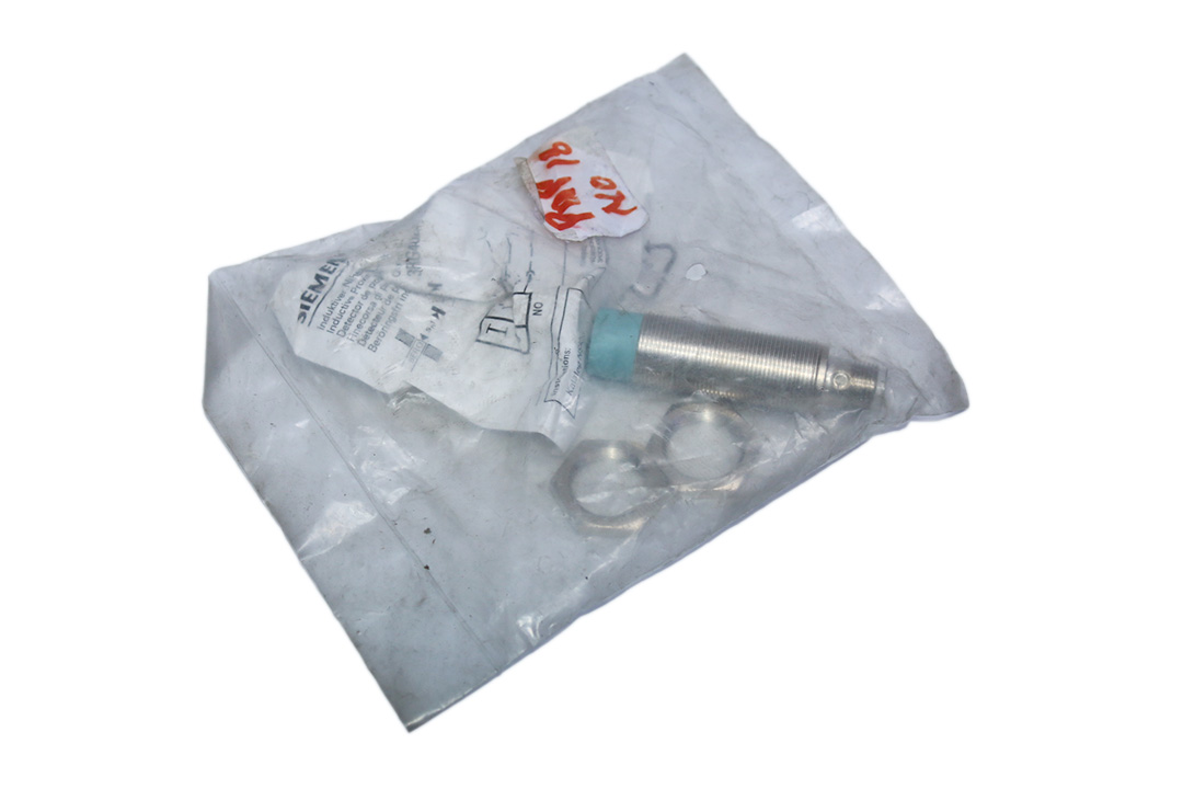 SIEMENS 3RG4023-3AB00 INDUCTIVE SENSOR