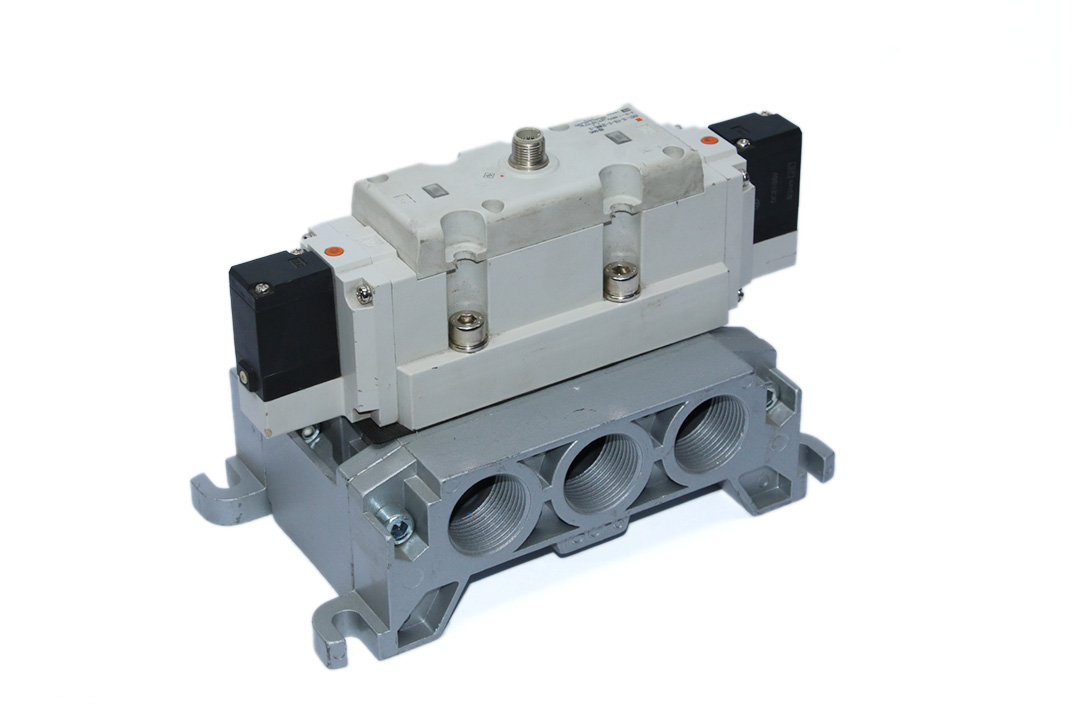 SMC EVS7-10-FIG-D-3ZRM0-Q DOUBLE SOLENOID VALVE