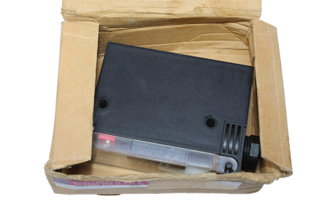 VISOLUX RLK23-8-H-2000-IR/31/104/116 BACKGROUND SUPPRESSION SENSOR 419482