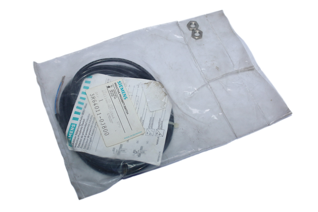 SIEMENS 3RG4011-0JB00 INDUCTIVE PROXIMITY SWITCH