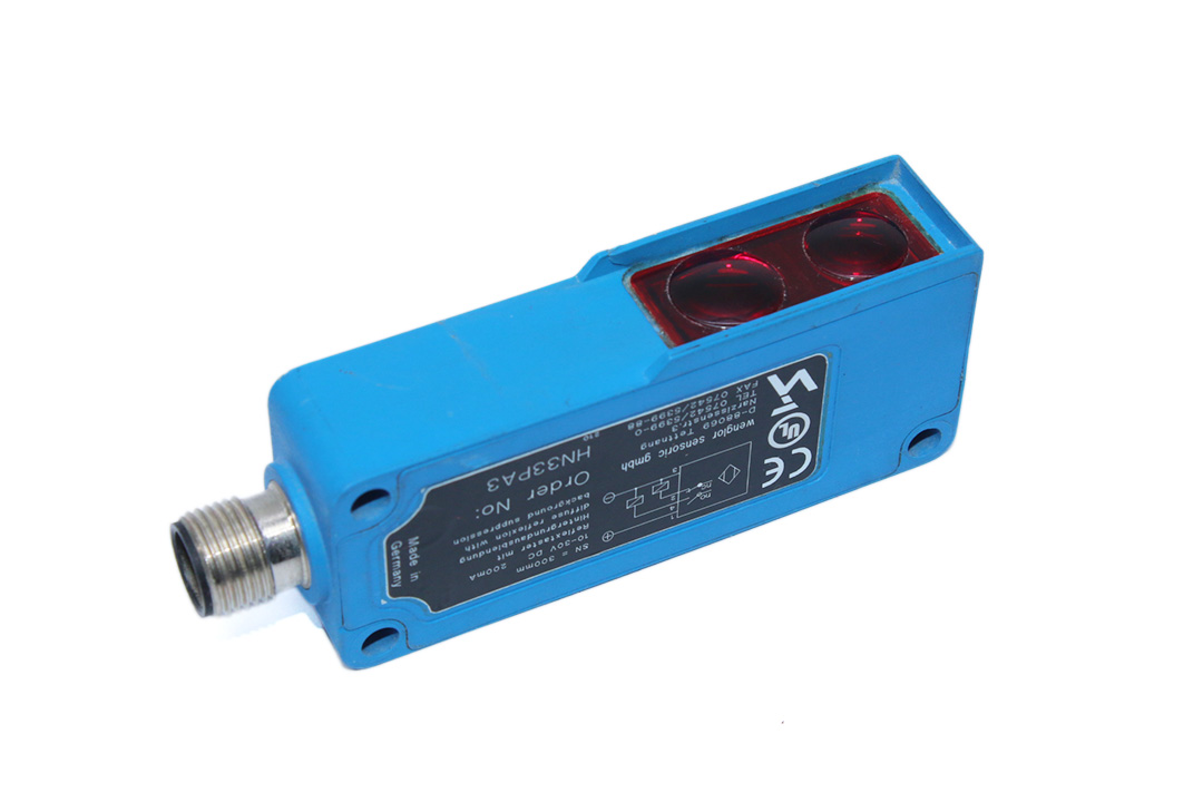 WENGLOR HN33PA3 Reflex Sensor with Background Suppression