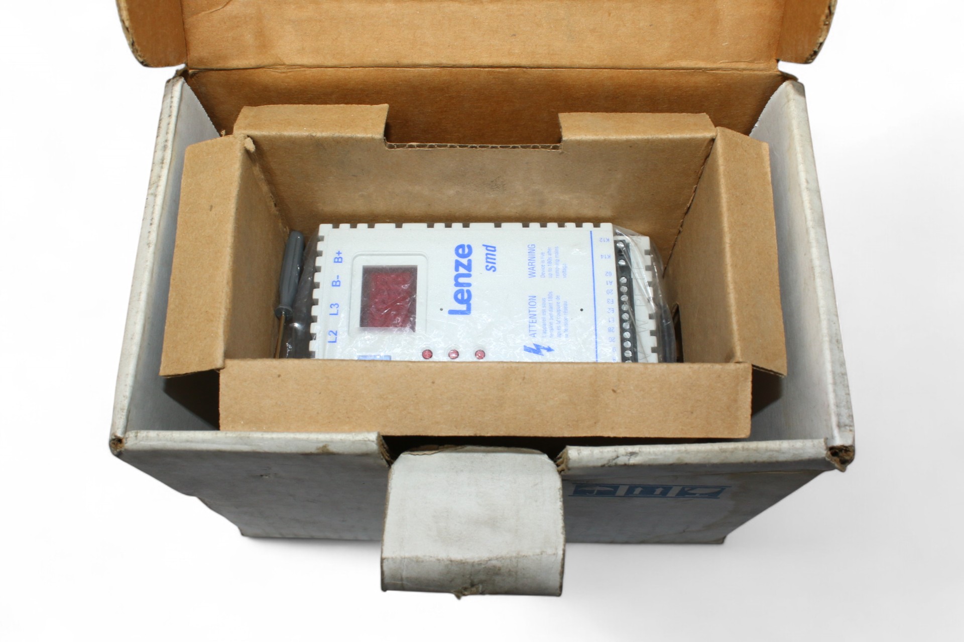 LENZE ESMD371L4TXA FREQUENCY INVERTER DRIVE ESMD371L4TXA000XX1E20 (0.37 KW)
